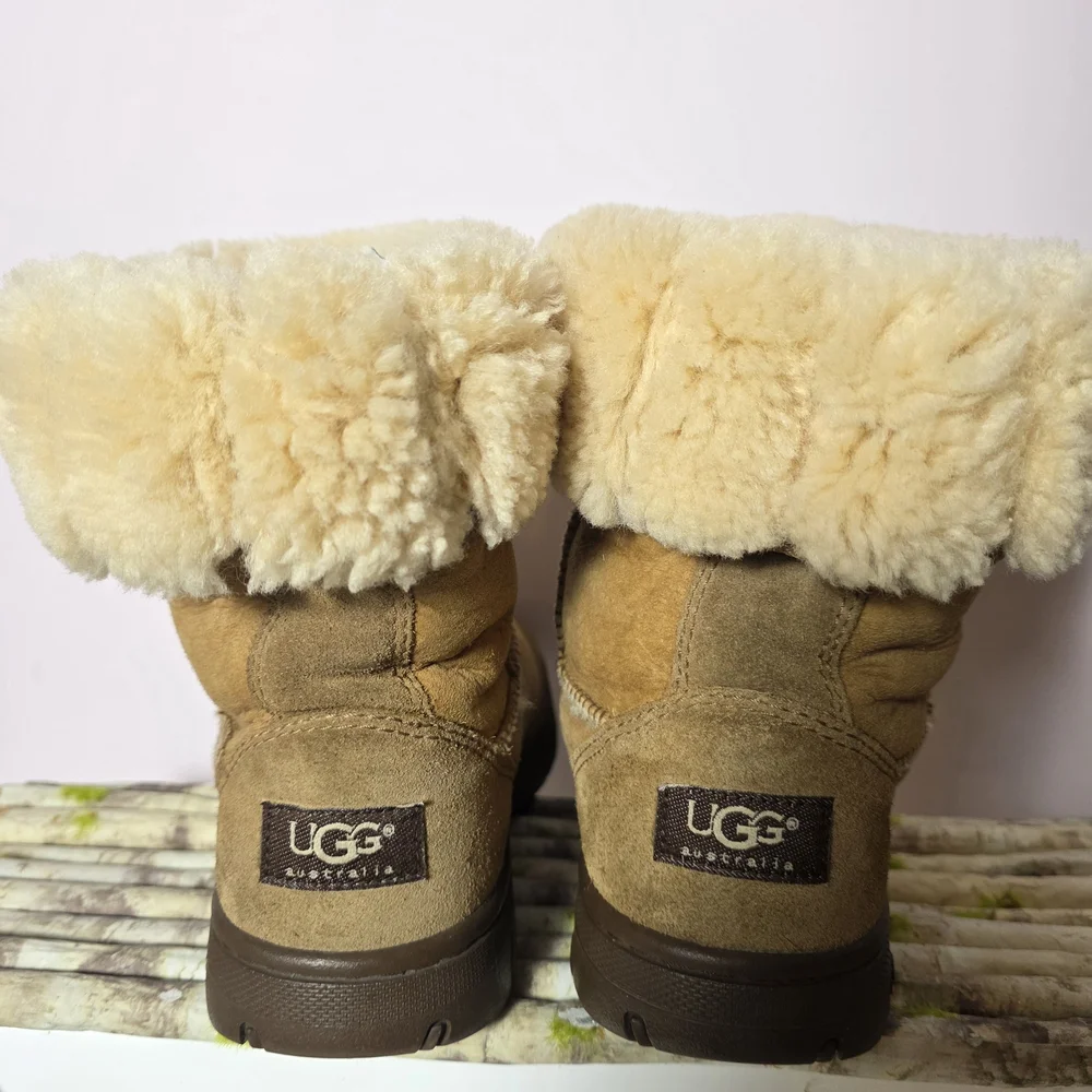 UGG Ultimate Short 5275 Chestnut Sheepskin Boots Women’s Size 9 Classic Cozy